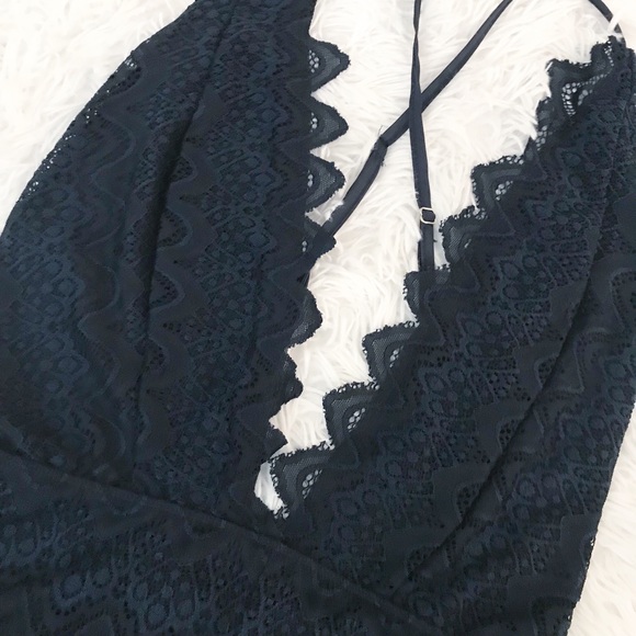 Gianni Bini Lace Low V-Neck Open Back Bodysuit NWT - Picture 2 of 7